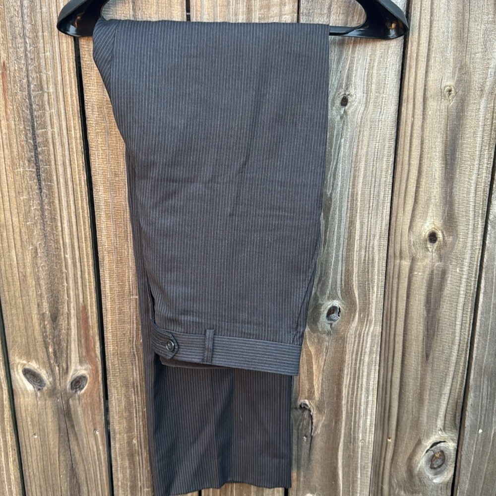 Jones New York dark gray pinstripe suit, size 44R - Picture 8 of 9